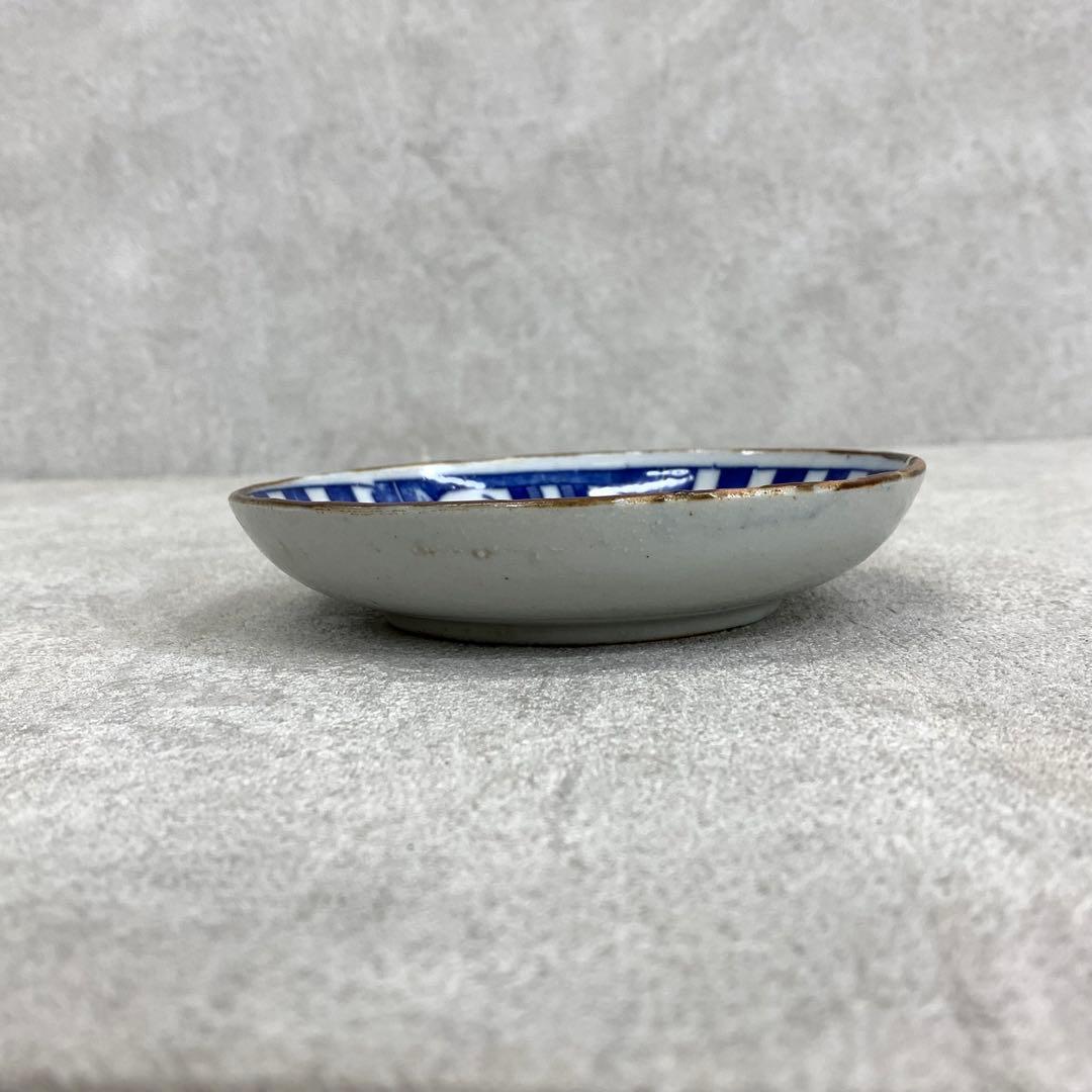 小皿 象の目が・・ 山仁製 サーカス象 図変わり印判 明治大正 レトロ 青 A