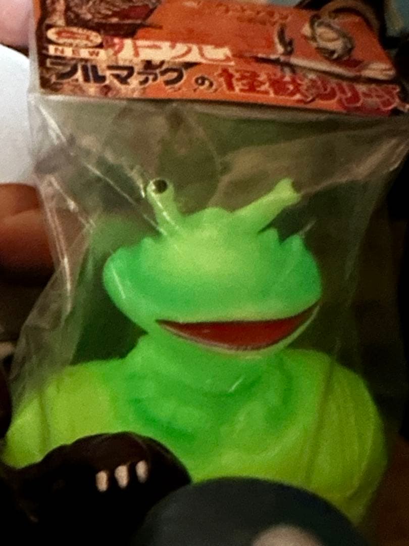 M1号　非売品　蓄光　カネゴン貯金箱