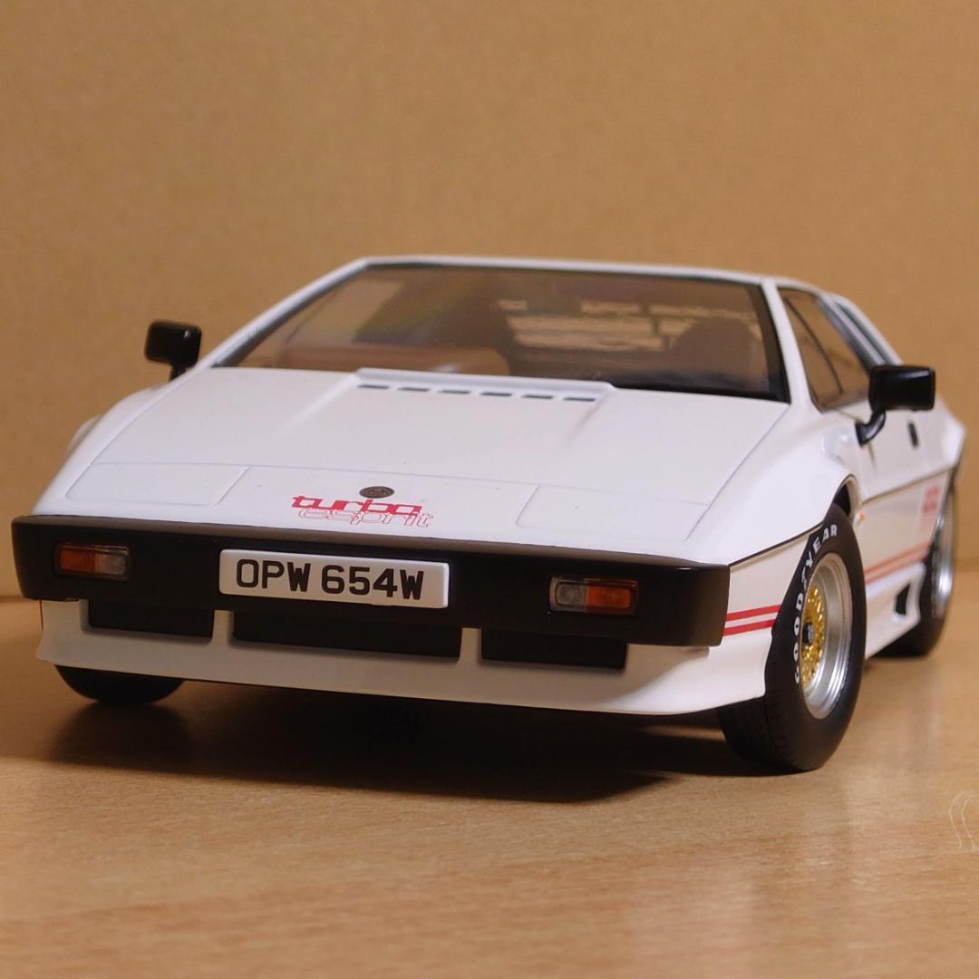 1/18 ロータスエスプリターボ ホワイト 1981 Lotus Esprit