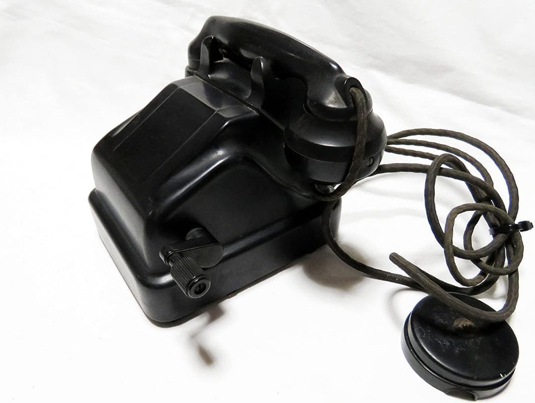 昭和の面影 日本　無骨で頑丈者 黒電話初期ハンドル式