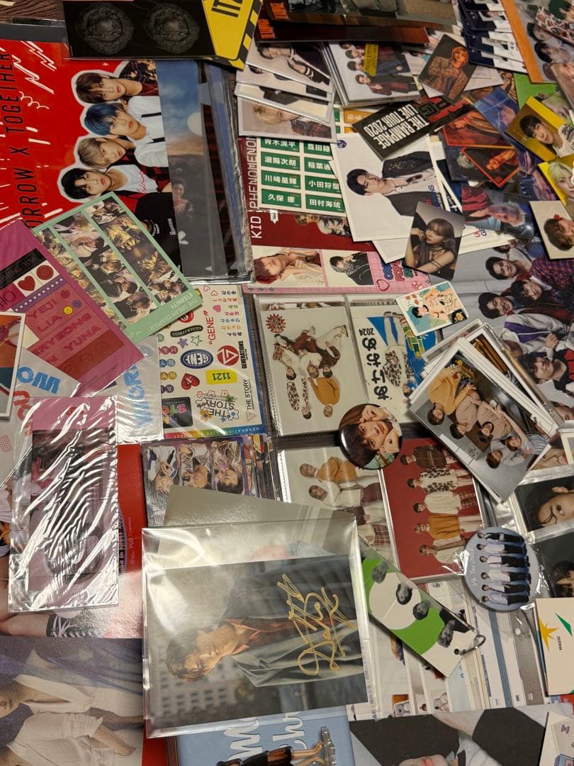 大量アイドル　写真 / トレカ / ステッカー　まとめて売り