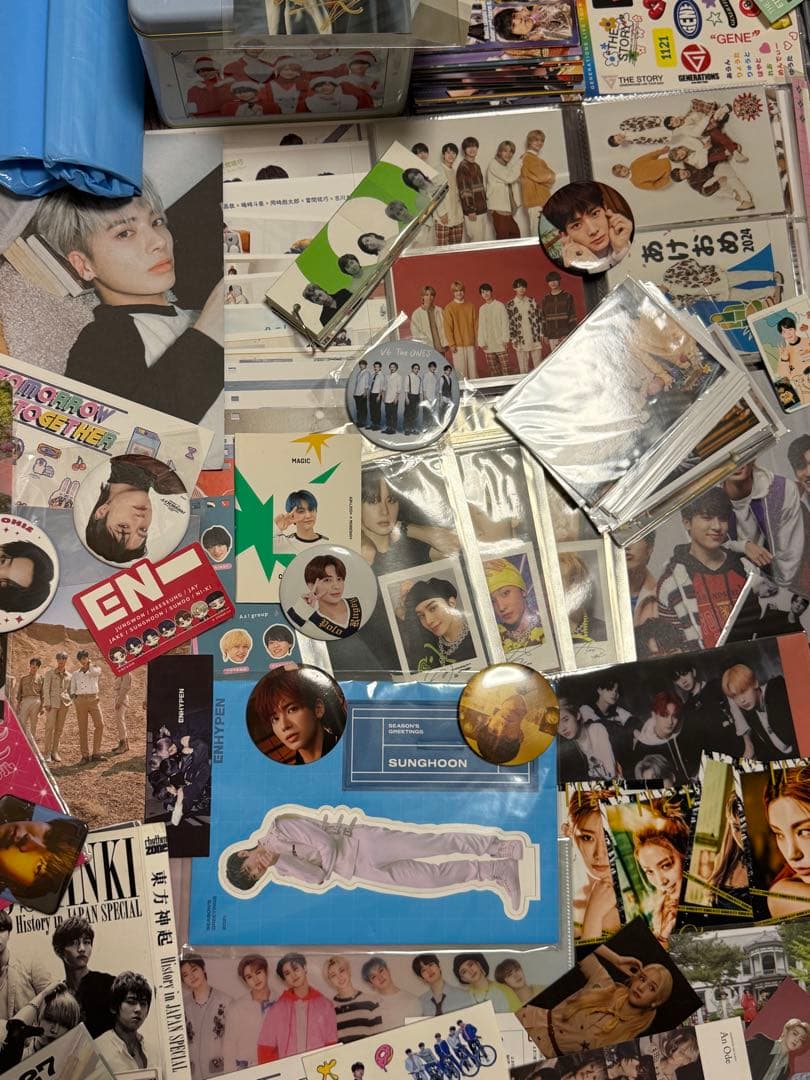 大量アイドル　写真 / トレカ / ステッカー　まとめて売り