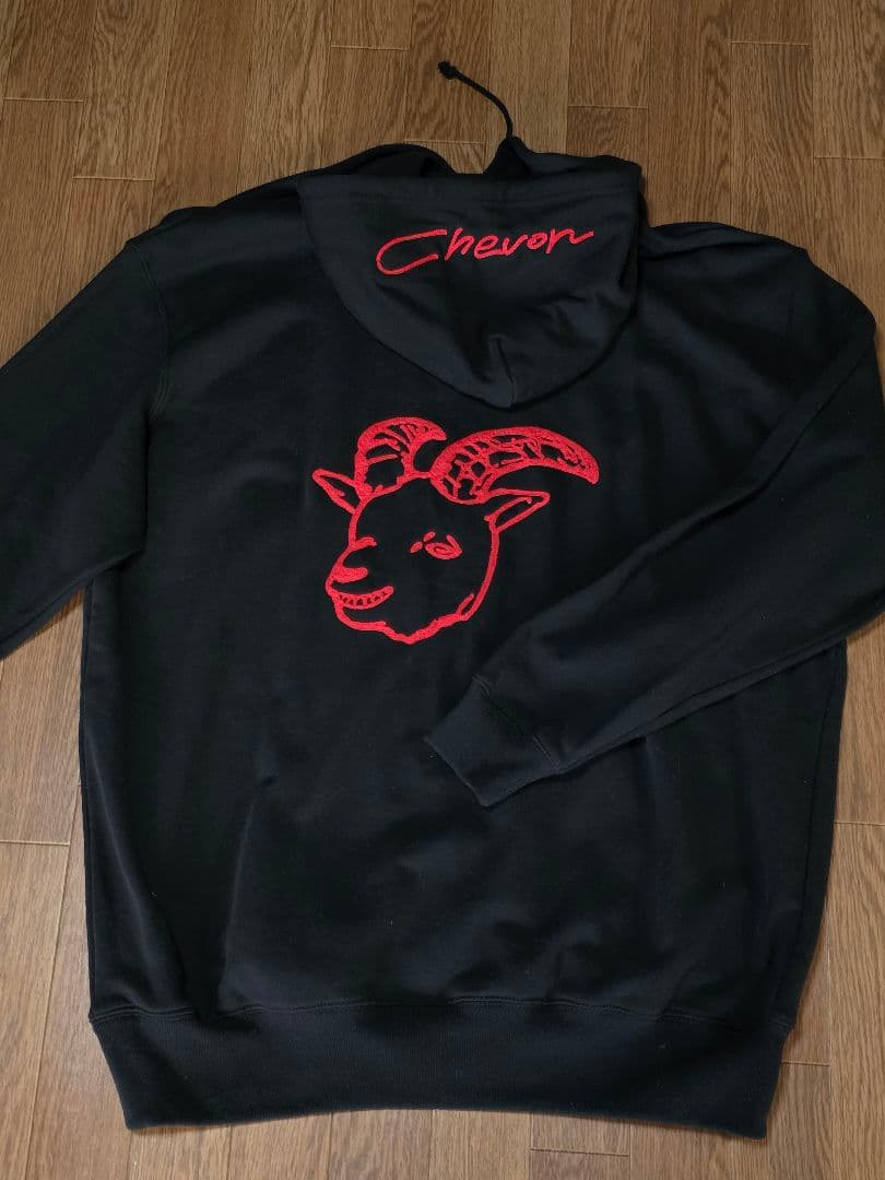 【受注生産】Chevon 刺繍パーカー赤 未使用品