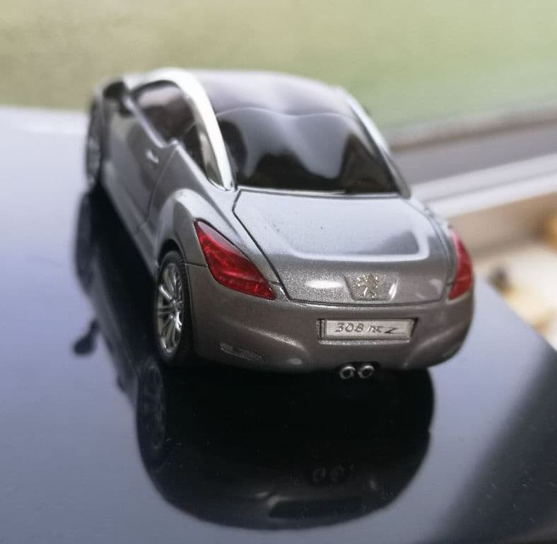 プジョーRCZ　1/43 ミニカー