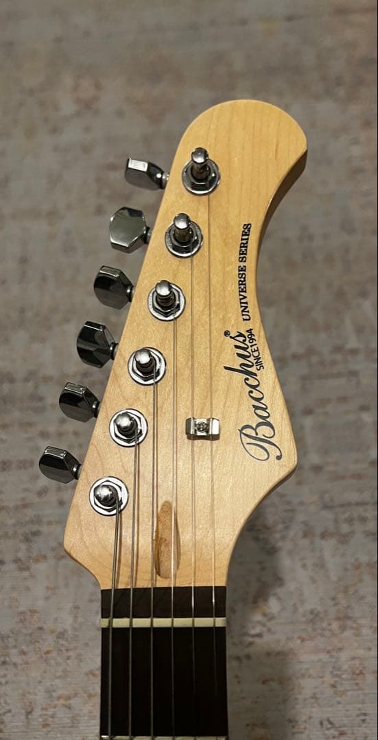 Bacchusエレキギター ストラトキャスタータイプ