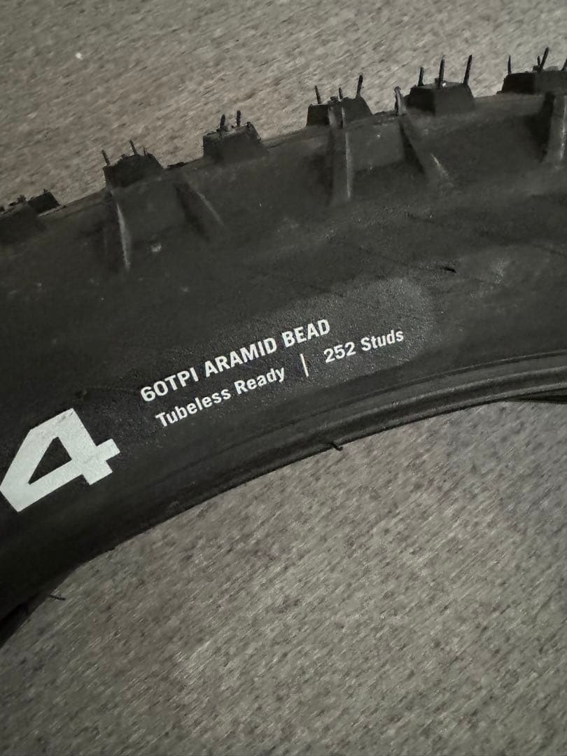 45nrth dillinger 4 60TPI Studs 27.5×3.8