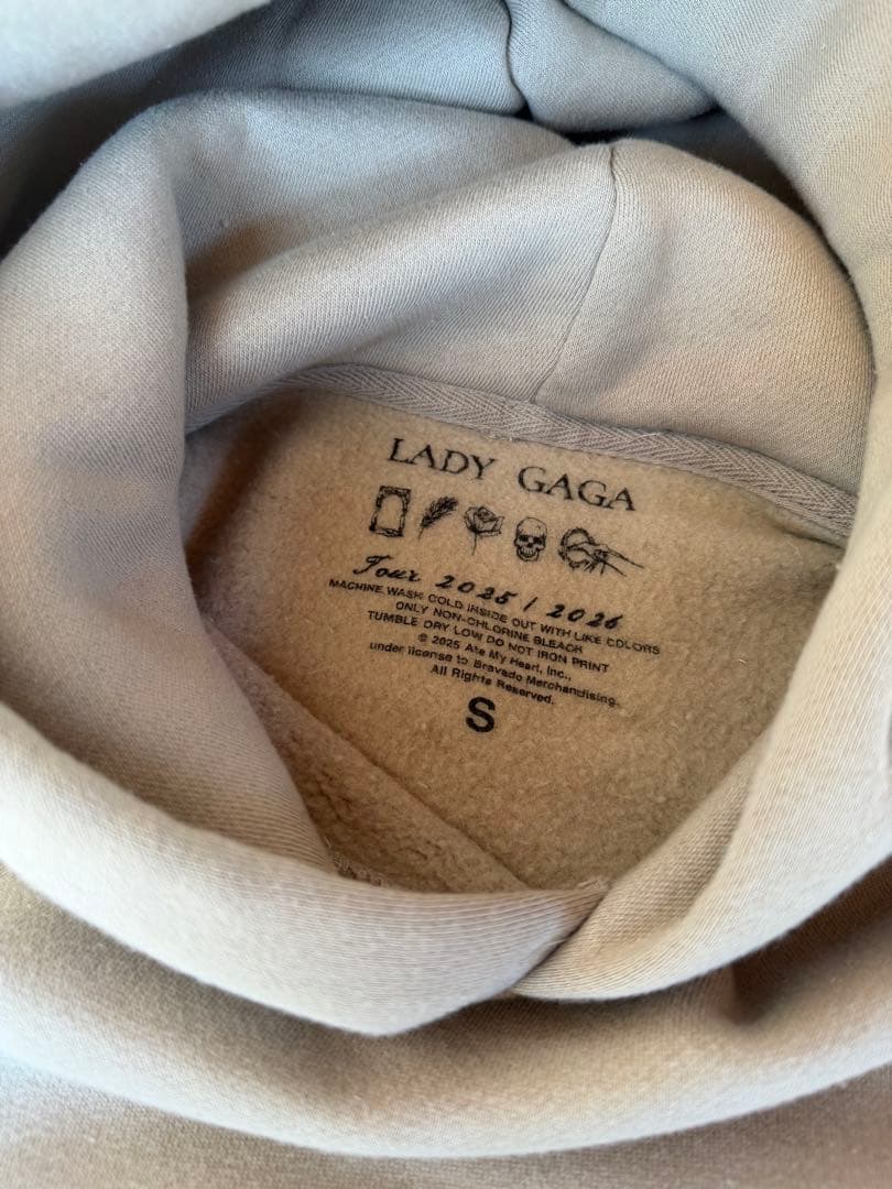 新品未使用LADYGAGA mayhem 2026パーカーSサイズ