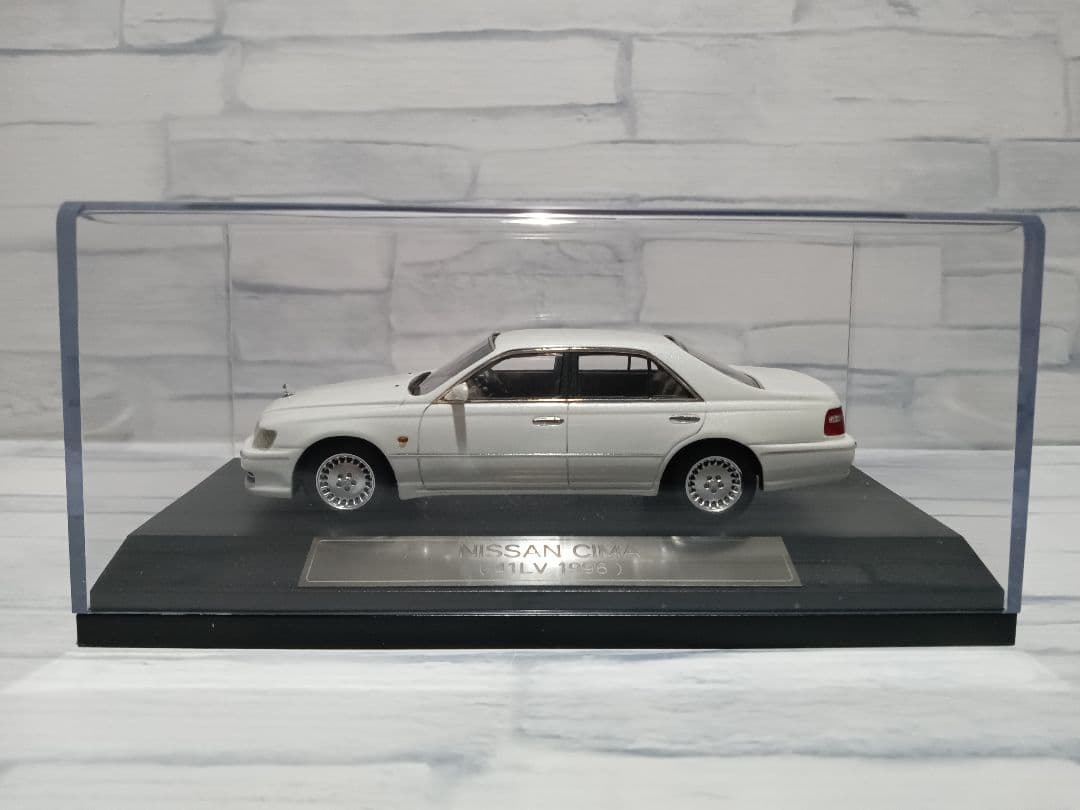 かずまる　1/43日産シーマY33 41LV 1996　ミニカー　ホワイト