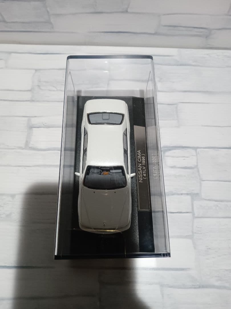 かずまる　1/43日産シーマY33 41LV 1996　ミニカー　ホワイト