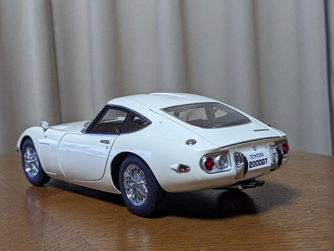オートアート1/18　TOYOTA2000GT　ワイヤーホイール仕様
