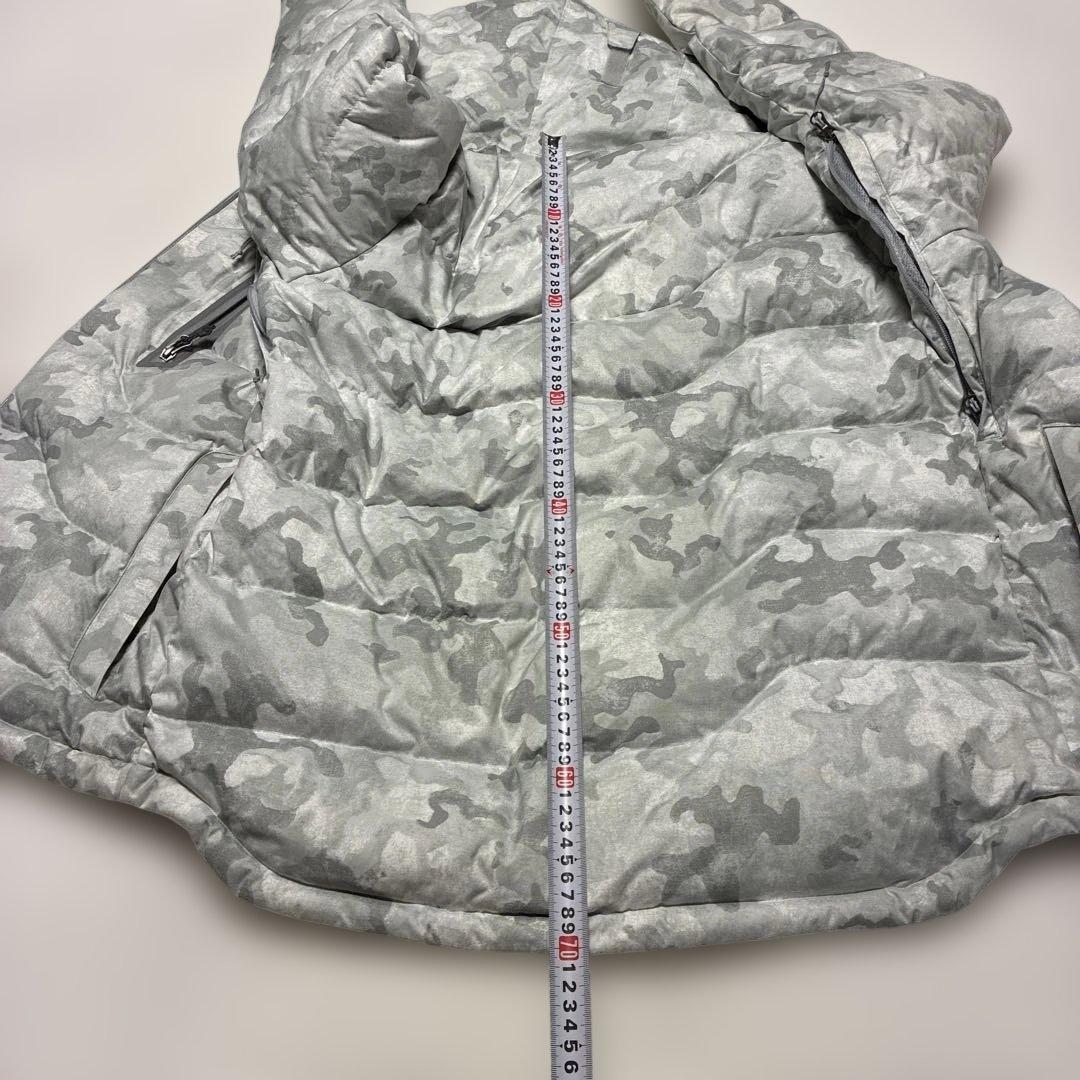 コロンビアの防水フード付き極暖のスキーウェア グレー(ダウン)と青のパンツ