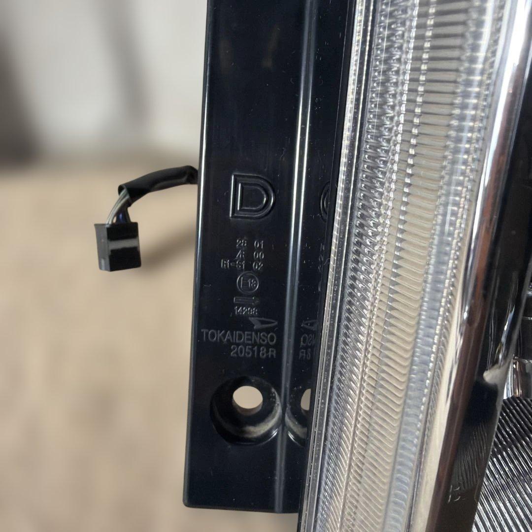 2019年 ウェイク トヨタ純正 LA700S 右テールランプ