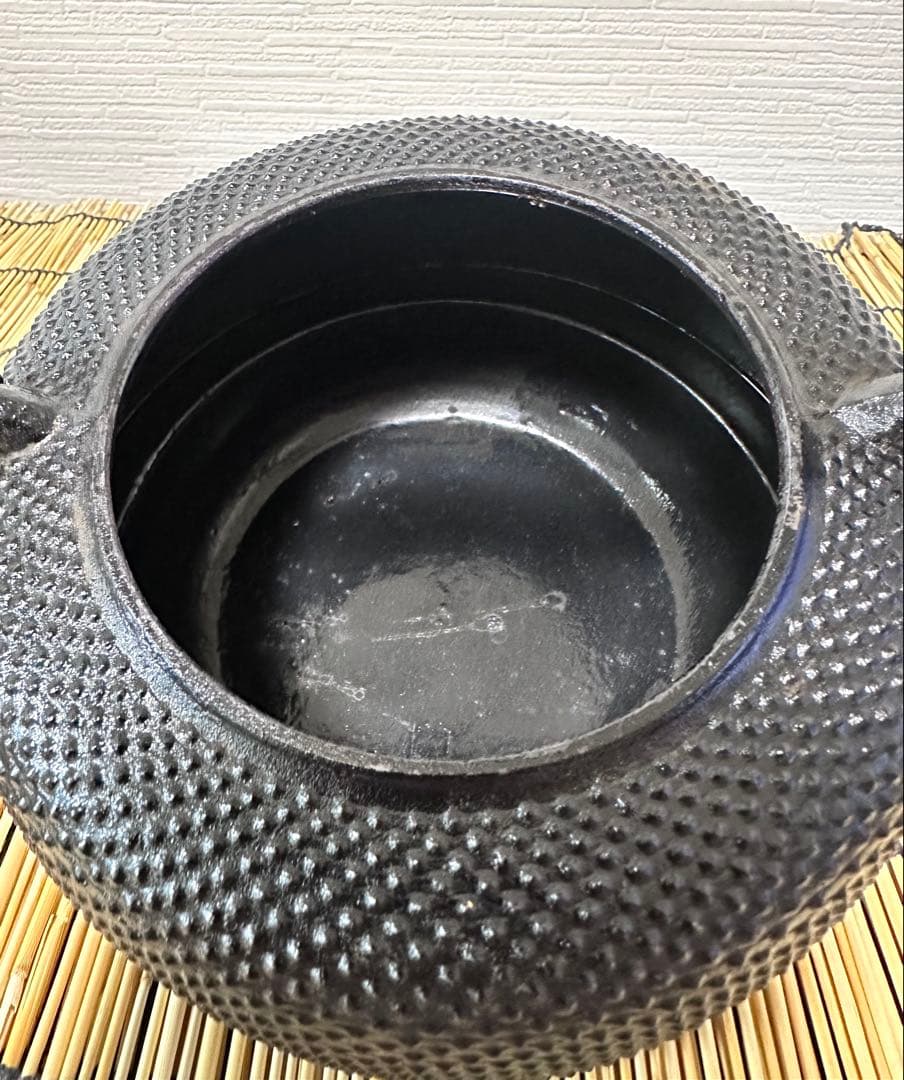 未使用品、供箱、付属品付　南部岩鋳造　１８型万代アラレ　南部鉄瓶　南部鉄器