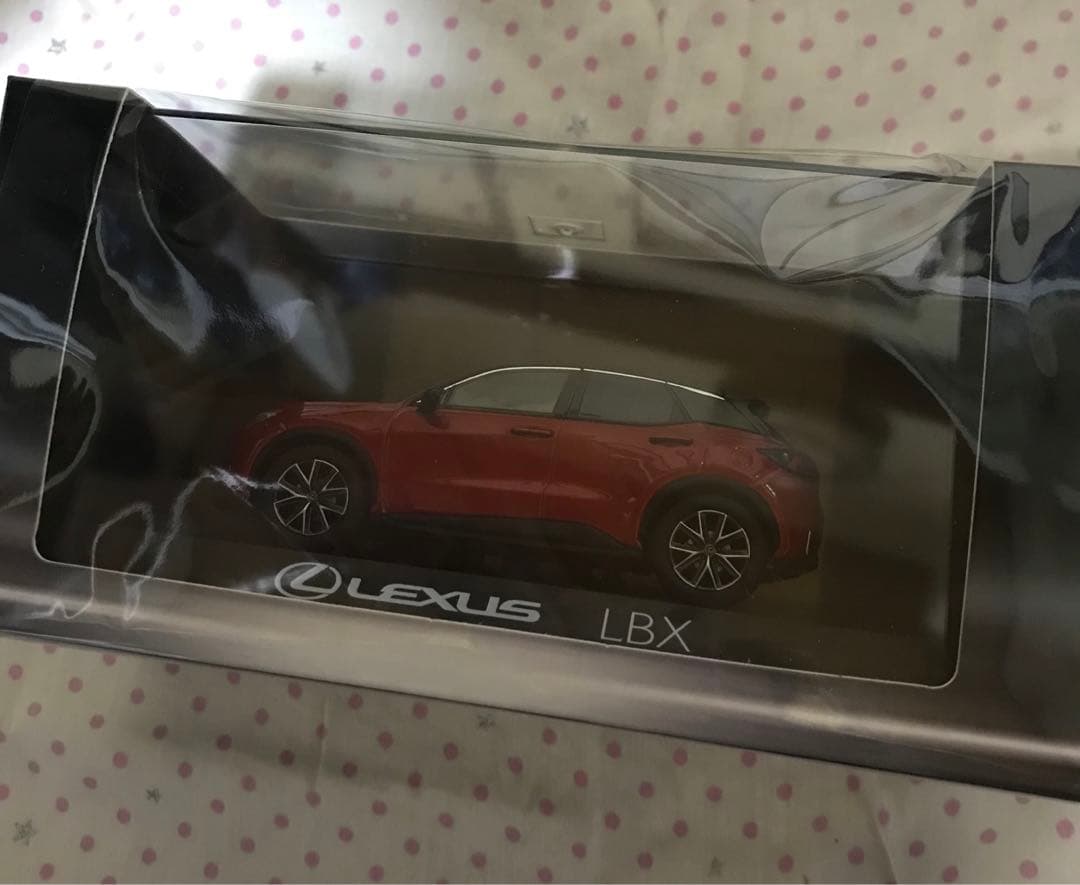 レクサス　LBX 左ハンドル　京商　③