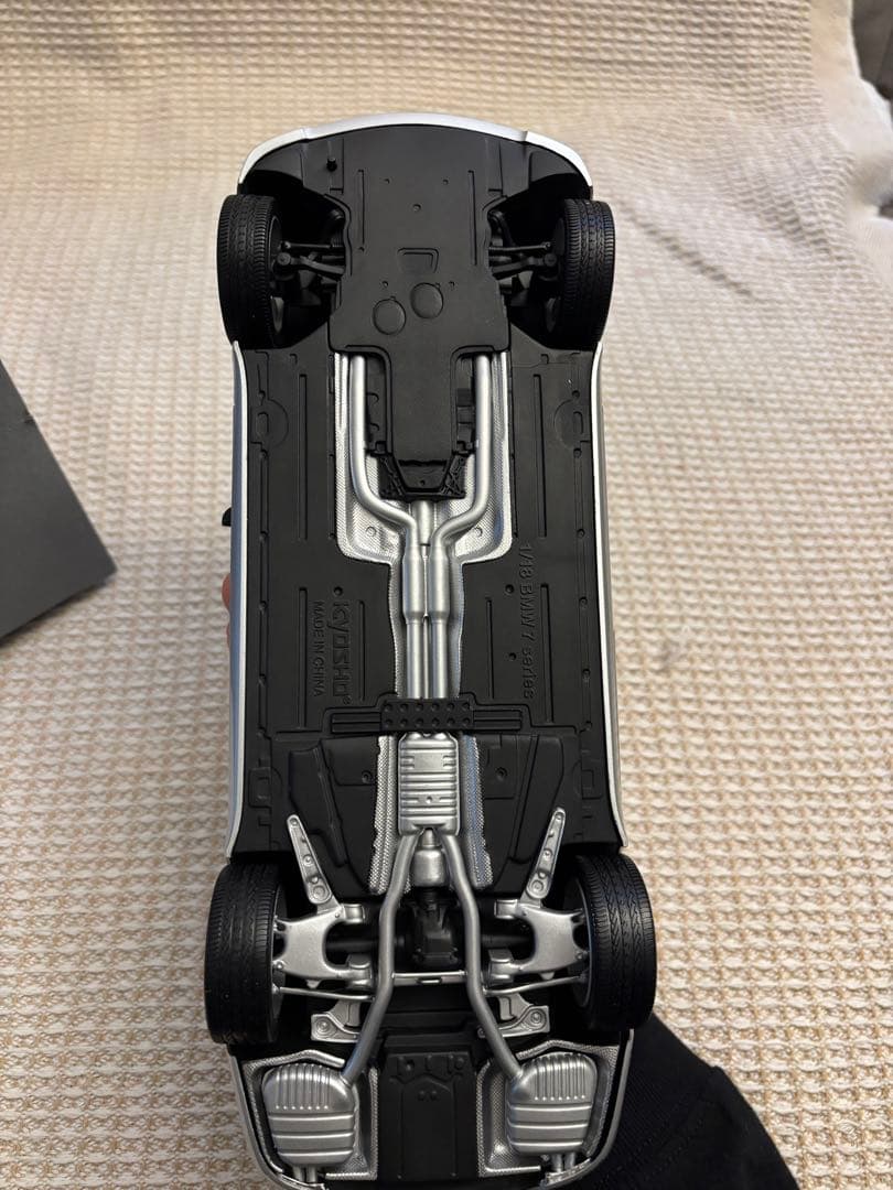  7シリーズ ミニカー 1/18 シルバー