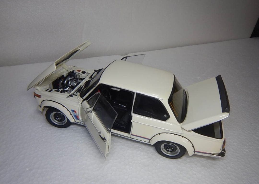 KYOSHO 1/18  2002turbo （White)絶版稀少モデル
