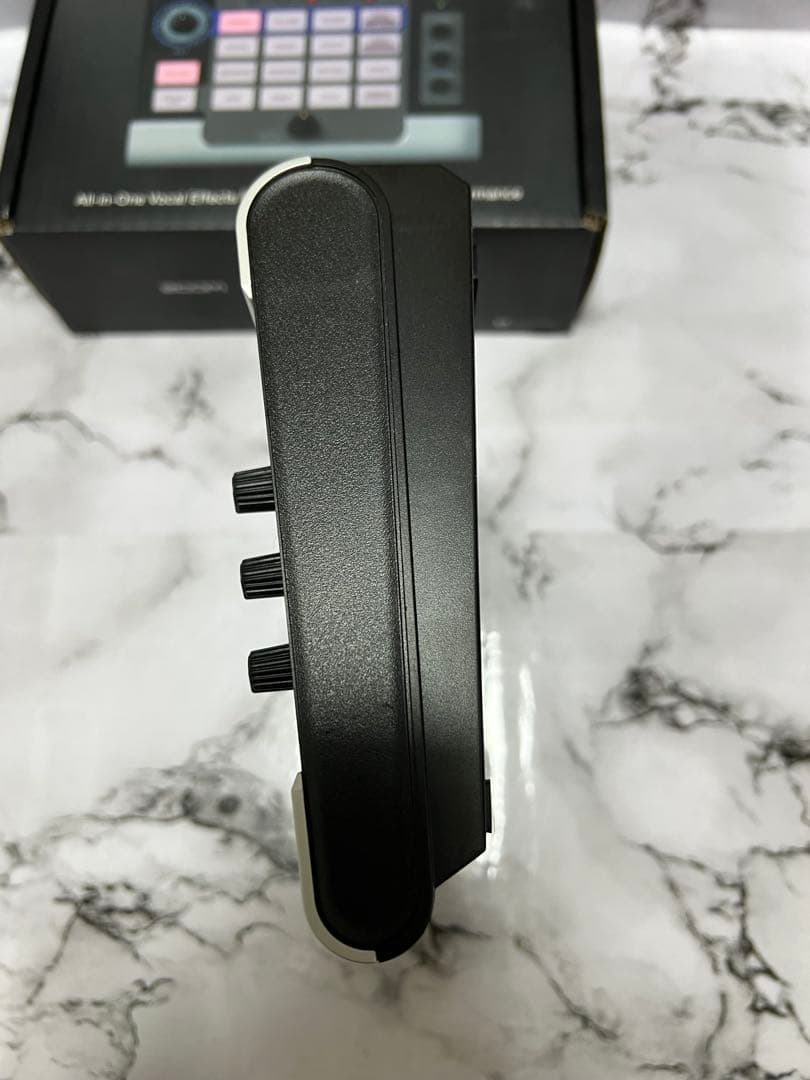 極美品！ZOOM V3ボーカルエフェクトプロセッサー「別売りの電源アダプター付」