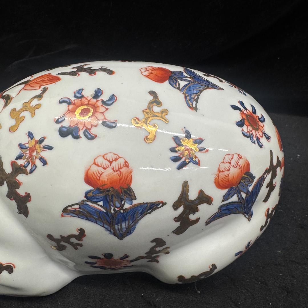 古伊万里 染錦 眠り猫 金彩色絵 猫 置物 招き猫 縁起物 24cm