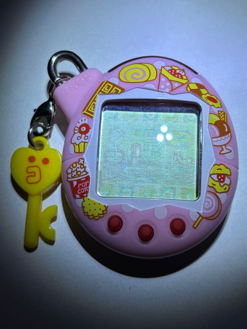 いぇー！ふぁみりーイロイロ！たまごっちプラス ふぁみたまおやつ