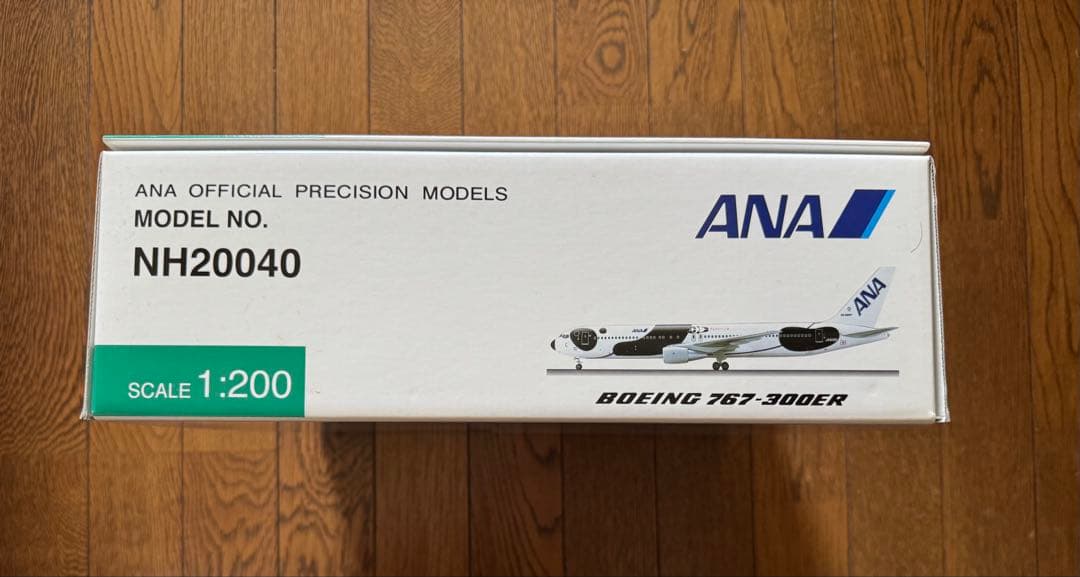R*N様 【美品】ANA B767-300ER FLY！パンダ　1/200モデル