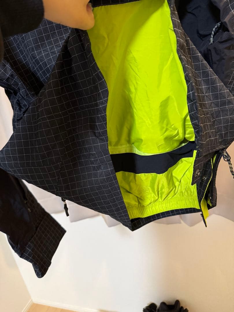 BURTON ブラックジャケット フード付き