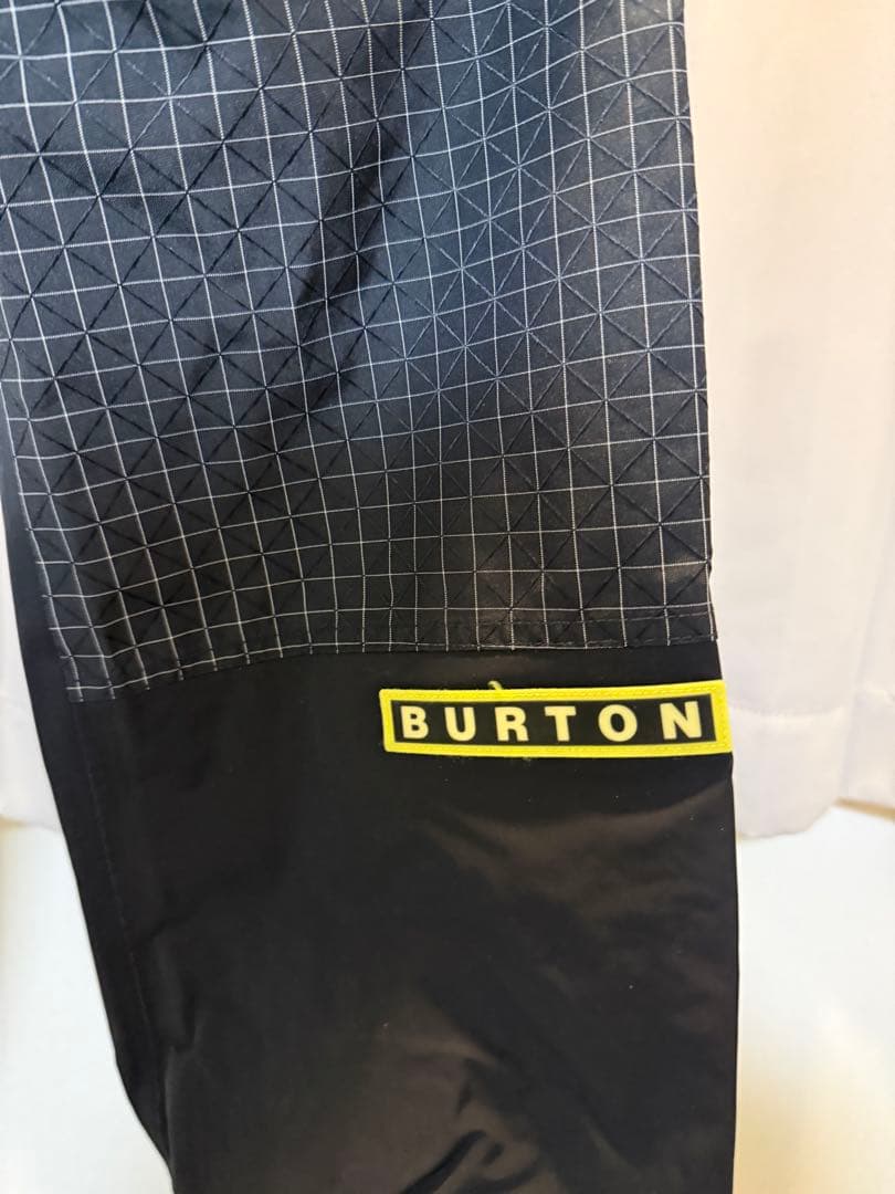 BURTON ブラックジャケット フード付き