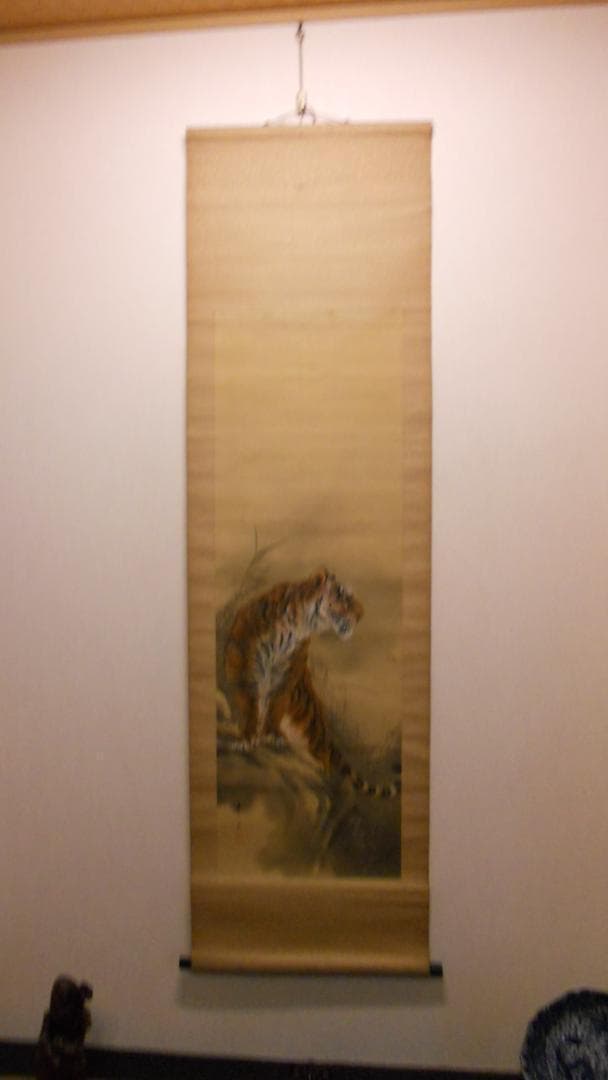 掛け軸 田中香石 猛虎之図 絹本 希少 軸装 茶道具 掛軸 美品 です。