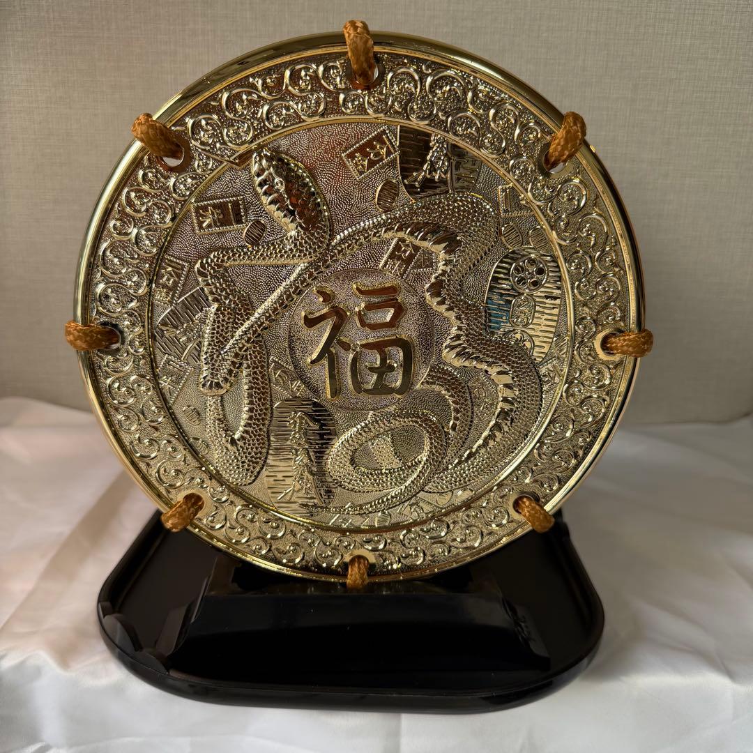 寿 鼓 飾り台付き 金メッキの福の置物 松庵