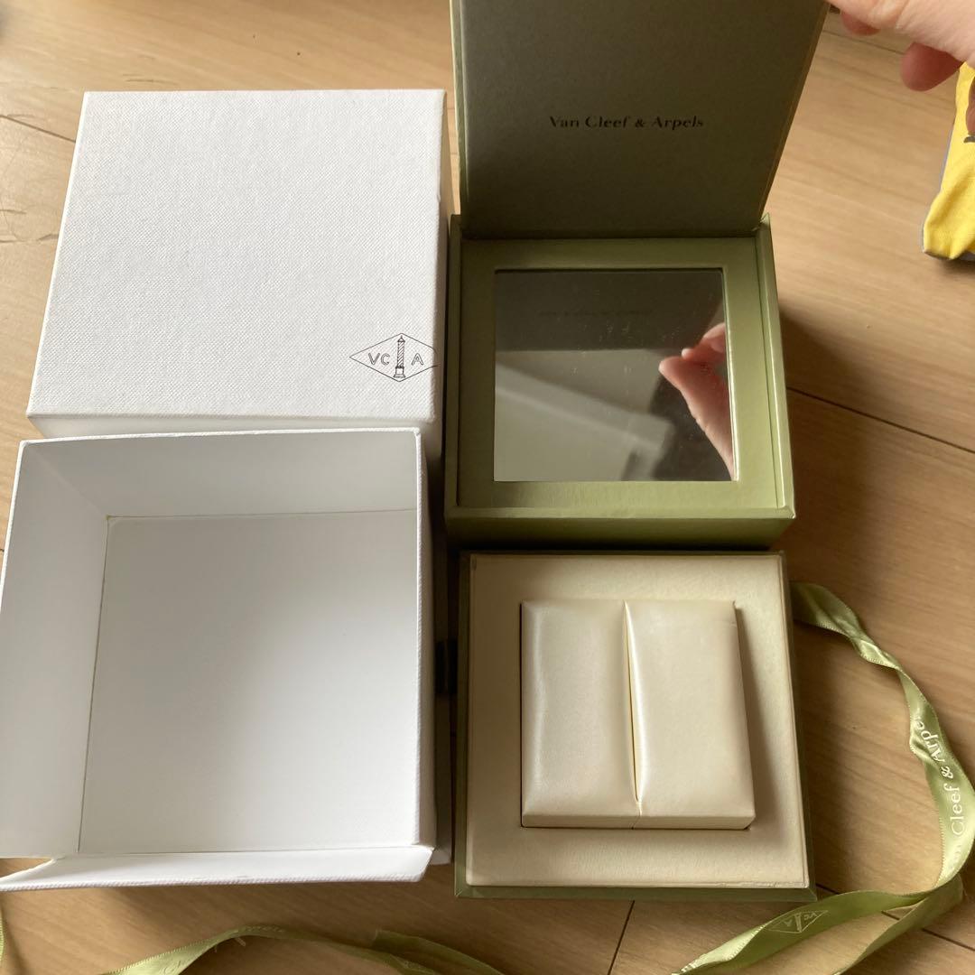 ヴァンクリーフアンドアーペル　箱