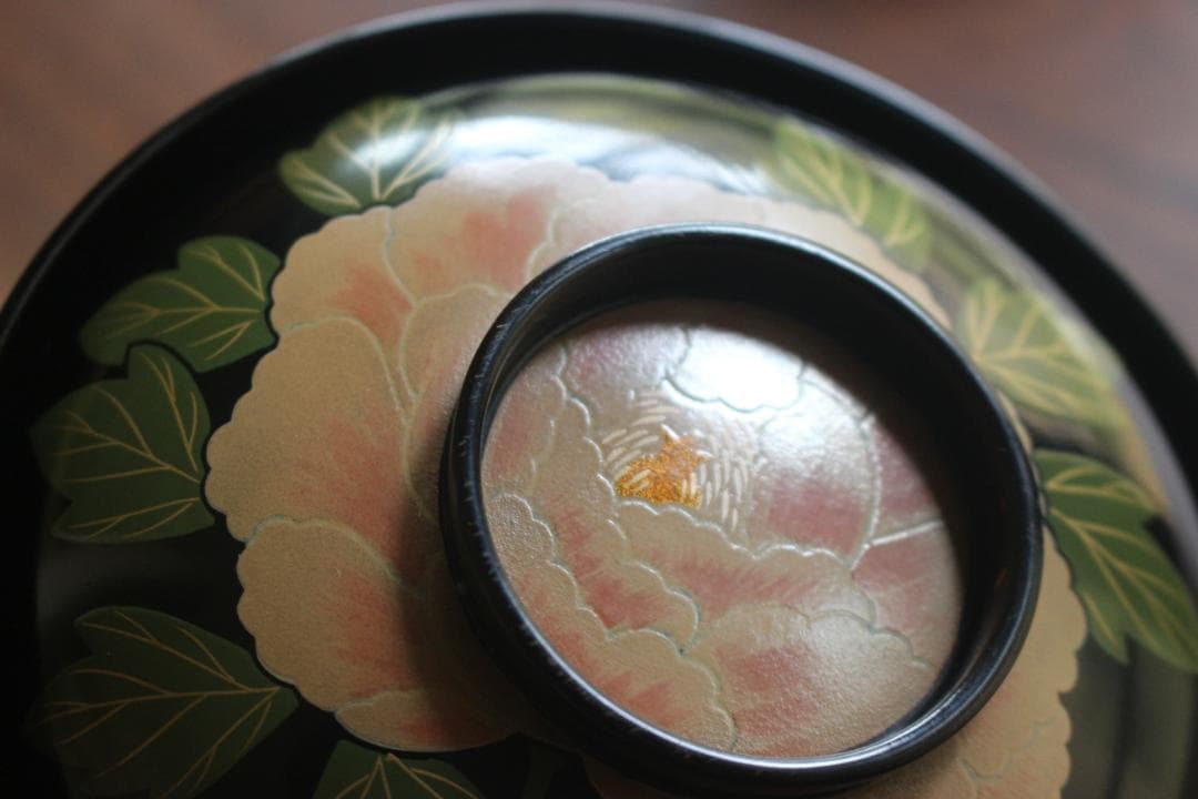 時代逸品！上質黒漆に優美な牡丹見返し蜂蒔絵の映えるお椀2点（検輪島塗蒔絵椀雑煮椀