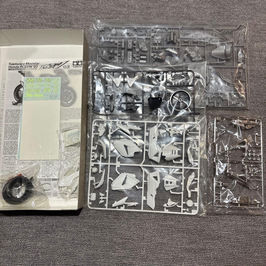 タミヤ 1/12 テレフォニカモビスターホンダ RC211V ‘03
