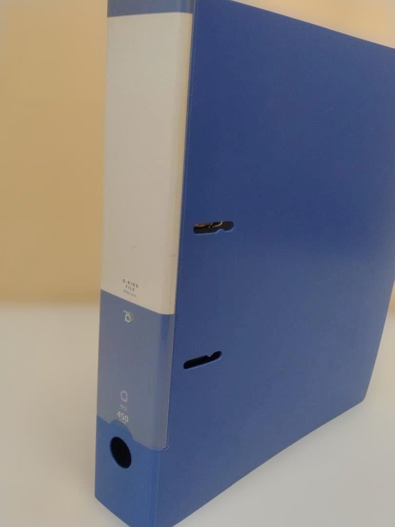 リングファイル　A4サイズ　140枚が77冊　450枚が2冊