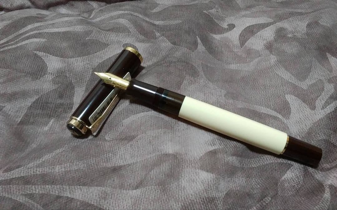 Pelikan（ペリカン）万年筆 クラシック M200 カフェクリーム F細字