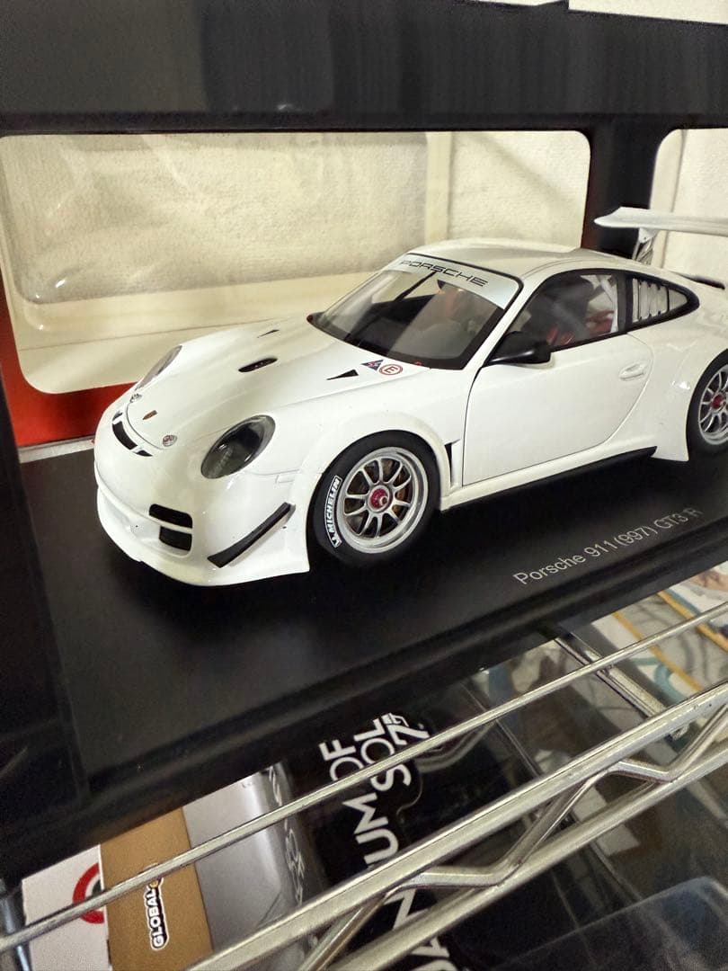 希少　1/18 オートアート　ポルシェ911GT3R 2010