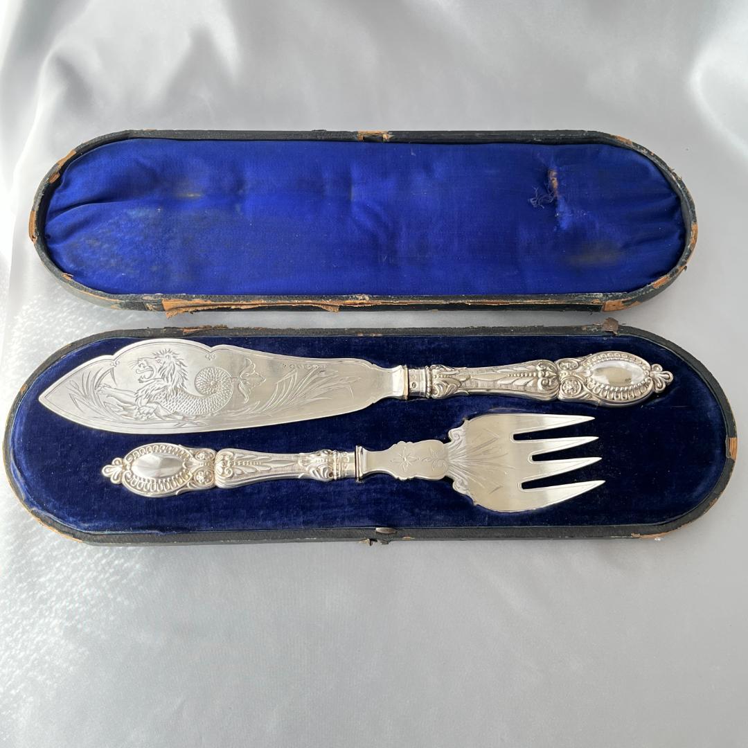 【英国】 ビクトリアンのサーバー ペア　 獅子のエングレイブ 豪奢！！！