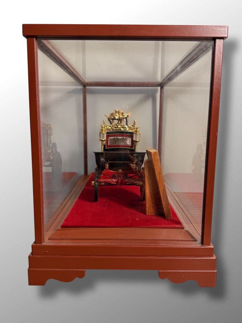 #天皇陛下の御料馬車 御料儀装車一号 模型 ガラスケース付き