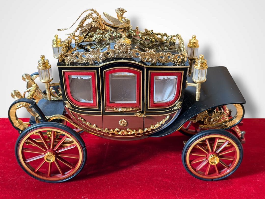 #天皇陛下の御料馬車 御料儀装車一号 模型 ガラスケース付き