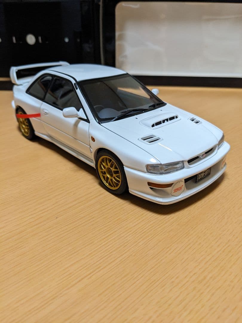 オートアート1/18　スバル インプレッサ 22B STi