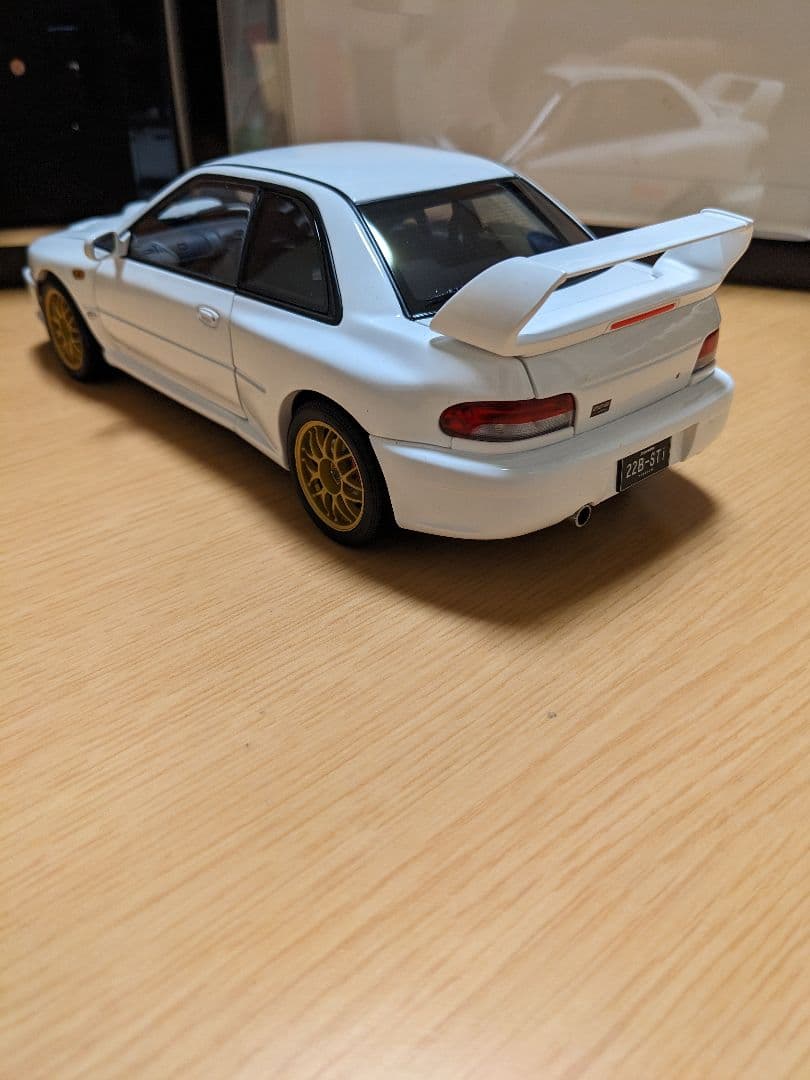 オートアート1/18　スバル インプレッサ 22B STi