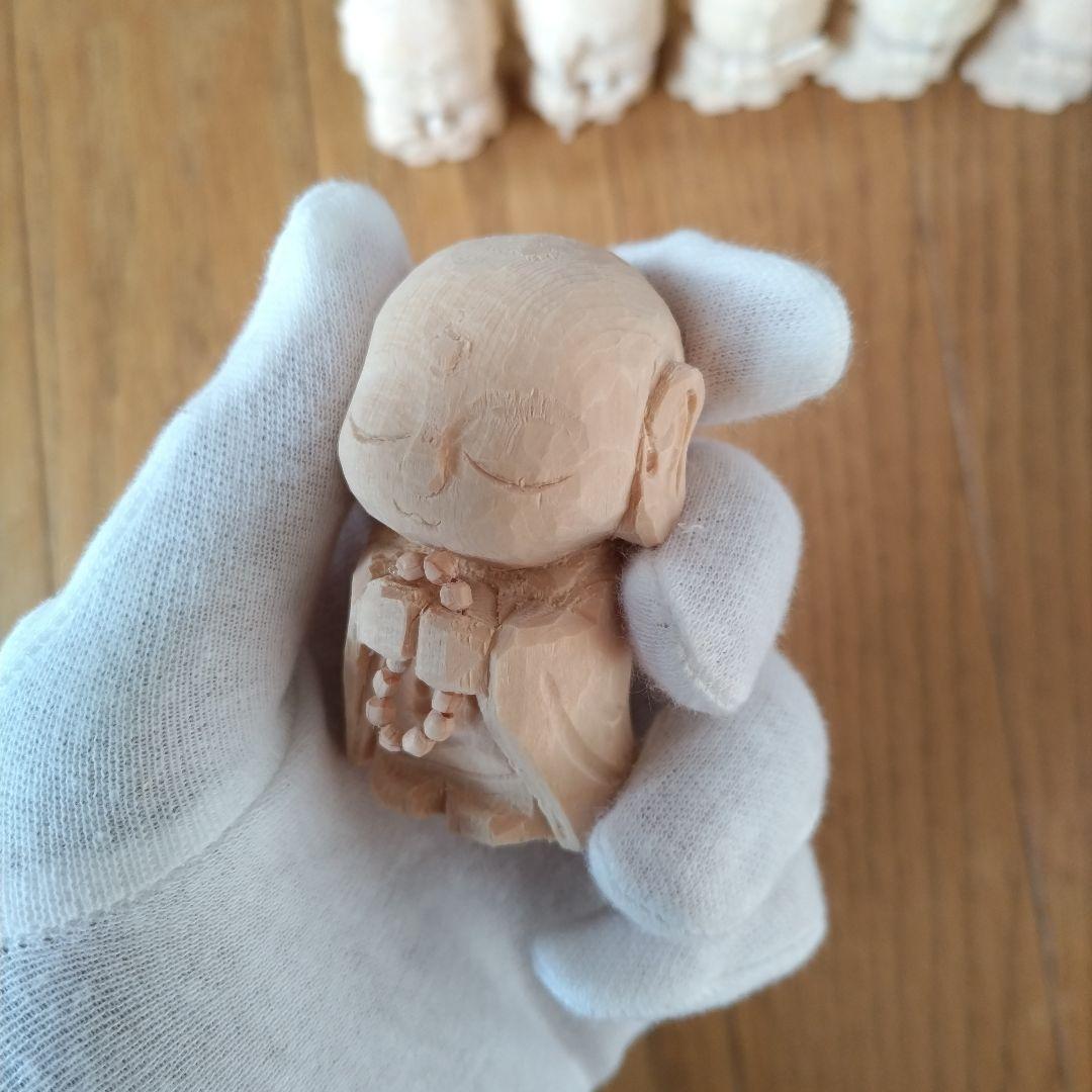 小さな木彫りの六地蔵さま