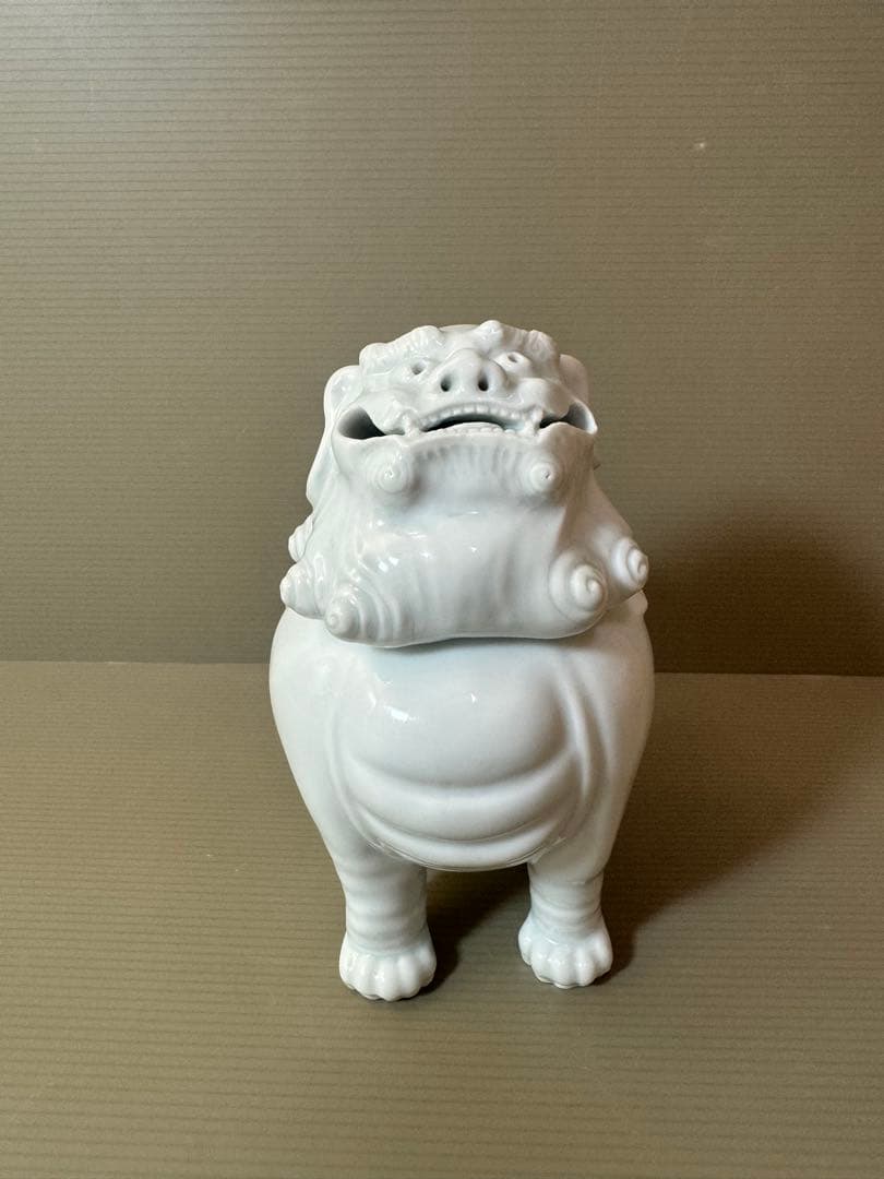 2905 無形文化財　平戸　三川内焼　白磁獅子　香炉　陽山松太郎作