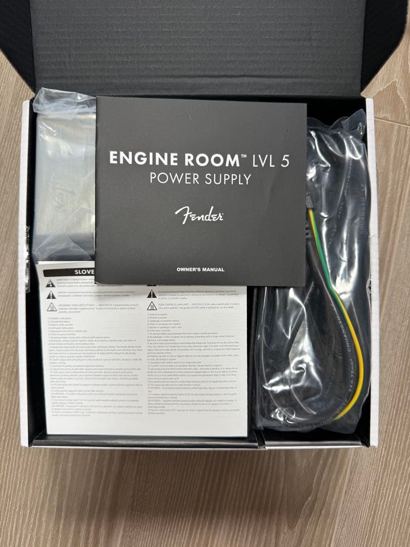 【美品】fender ENGINE ROOM LVL5 パワーサプライ