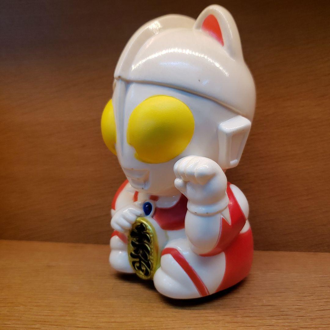 蔵出し特価ウルトラマン フィギュア招き猫貯金箱高さ１４cm