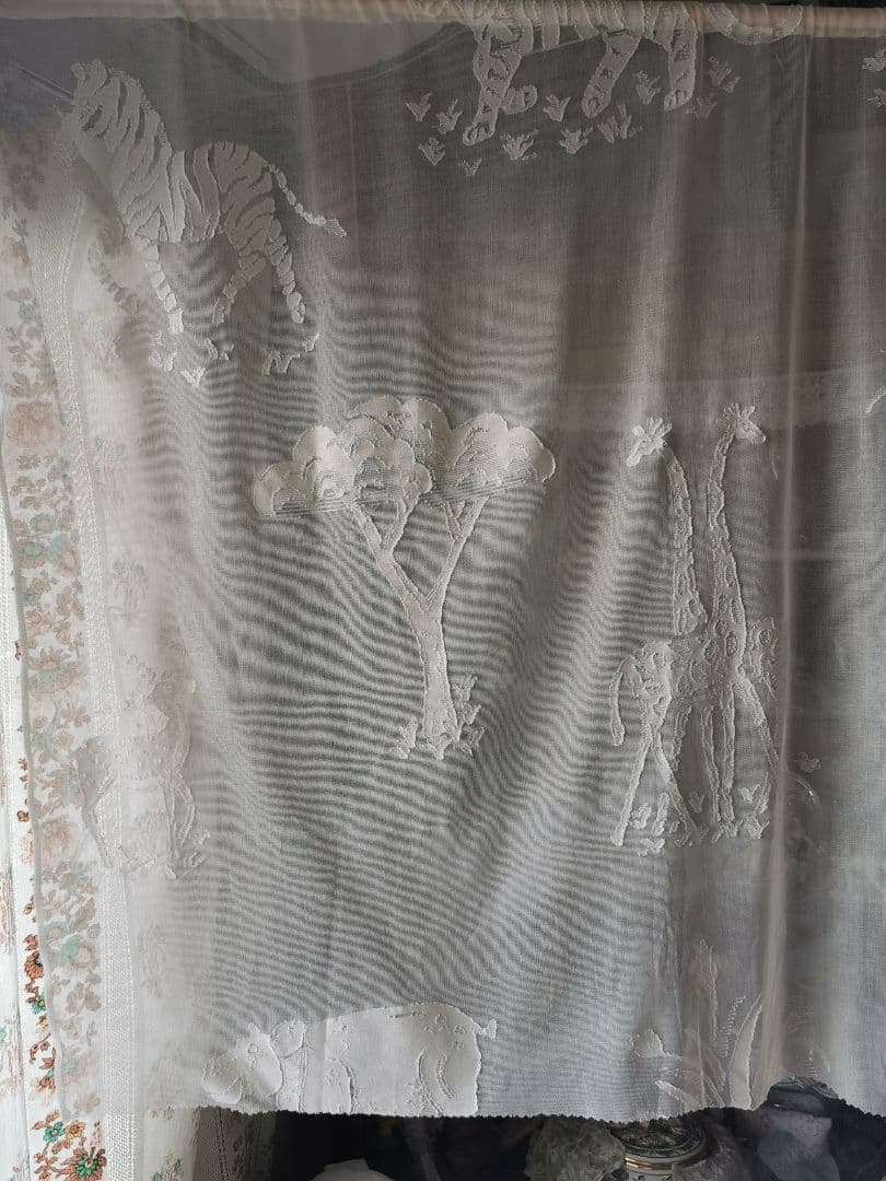 アンティーク マドラスレース サファリ 動物の楽園 カーテンパネル アイボリー