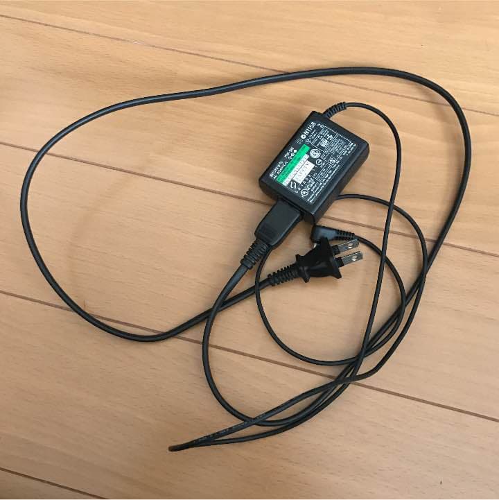 PSP本体２つとカセット（6個）・充電器・メモリー付き