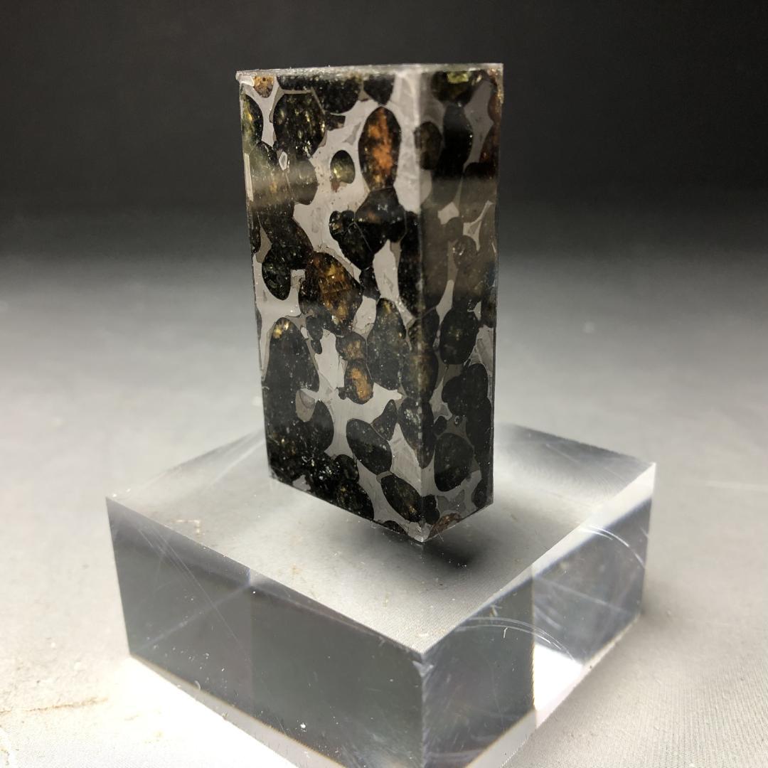 パラサイト隕石 隕石　石鉄隕石　セリコ隕石 美品　重さ約72ｇ　台付