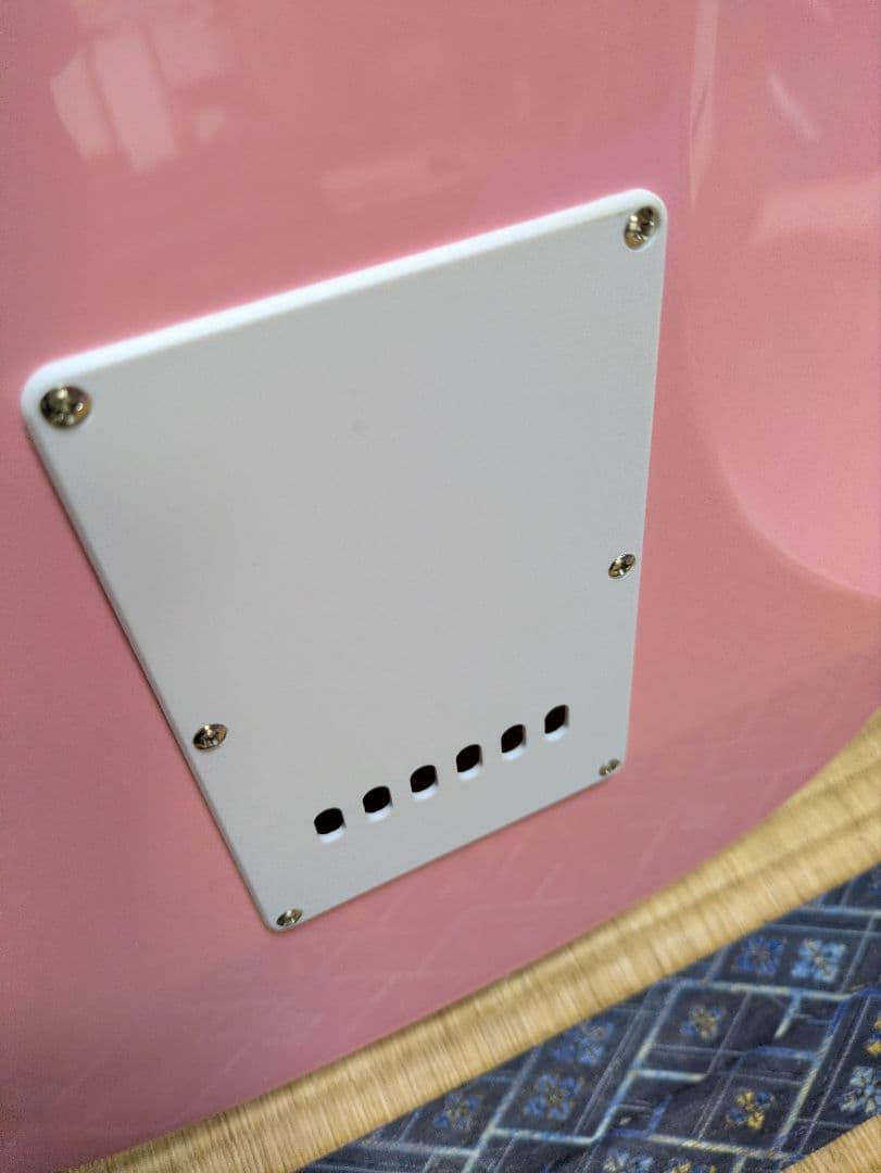 エレキギター　ピンク　セルダー　ストラトキャスタータイプ