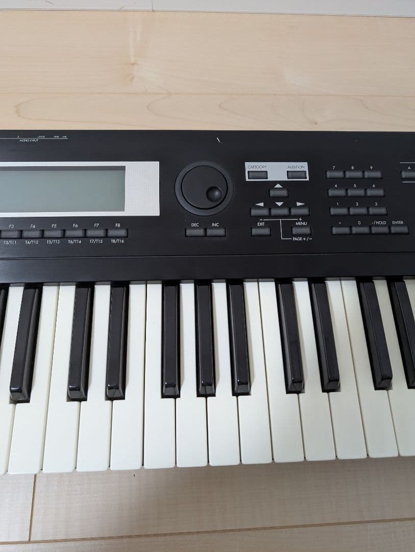 【動作確認済】コルグ　KORG TR76 シンセサイザー