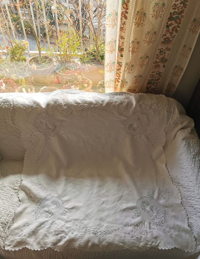 アンティークスイス アペンツェル刺繍 貴婦人達と小花ガーランドのクロス 美術館級