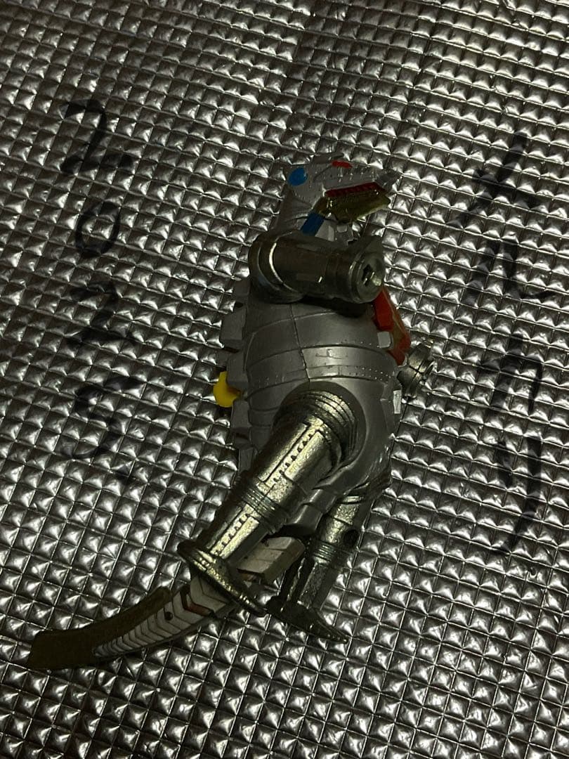 メカゴジラ・超合金。ミロのビーナス状態。【両腕が欠品しております　ブルマーク】